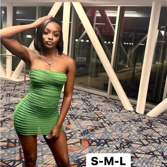 Elegant Green Strapless Dress - Picture 1 of 1